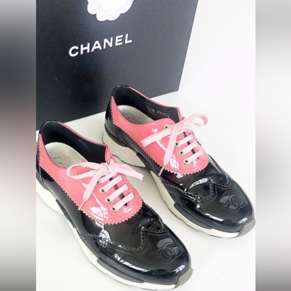 Chanel Oxford shoes - Picture 2 of 3